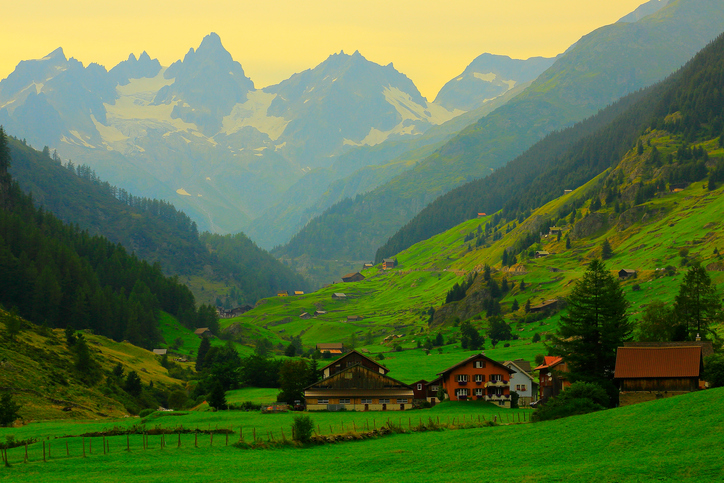 Suiza nos presenta un escenario de maravillosos paisajes que nos deleitan con su inigualable belleza. Es una de las ciudades con mayor calidad de vida del mundo.