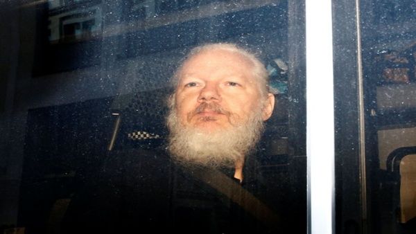 Venezuela rechaza retiro de asilo y arresto de Julian Assange