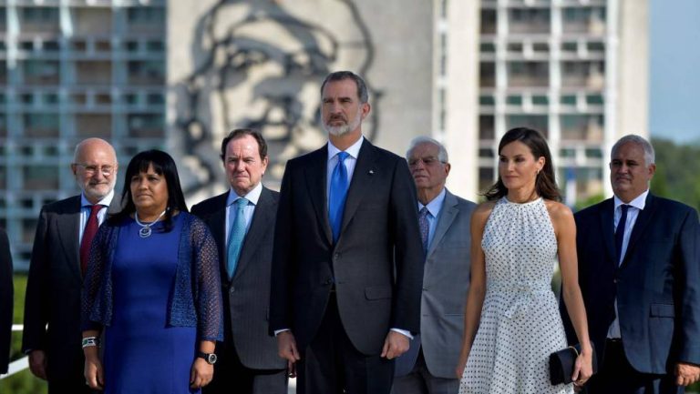 Los reyes de España rinden homenaje a Alicia Alonso en visita oficial a La Habana