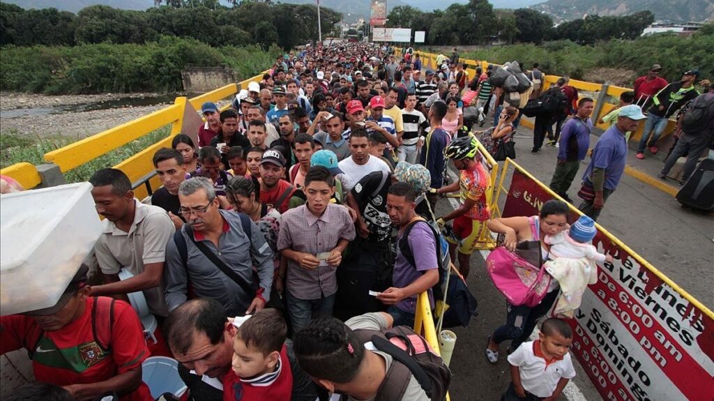 Esta es la nueva estrategia de los venezolanos para llegar a Chile