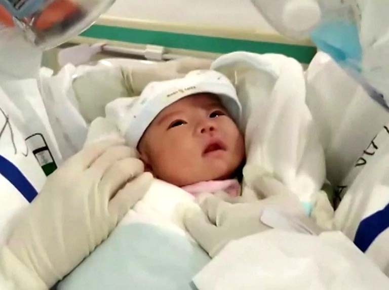 Foto de la primera bebe nacida con anticuerpos al covid-19